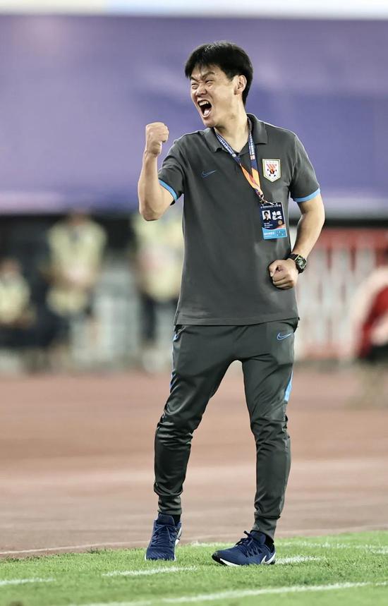 开云体育官网-关于关键时刻体能课后，圣安东尼奥马刺防线松动备战中超，压力陡增，团队化学反应显著的信息